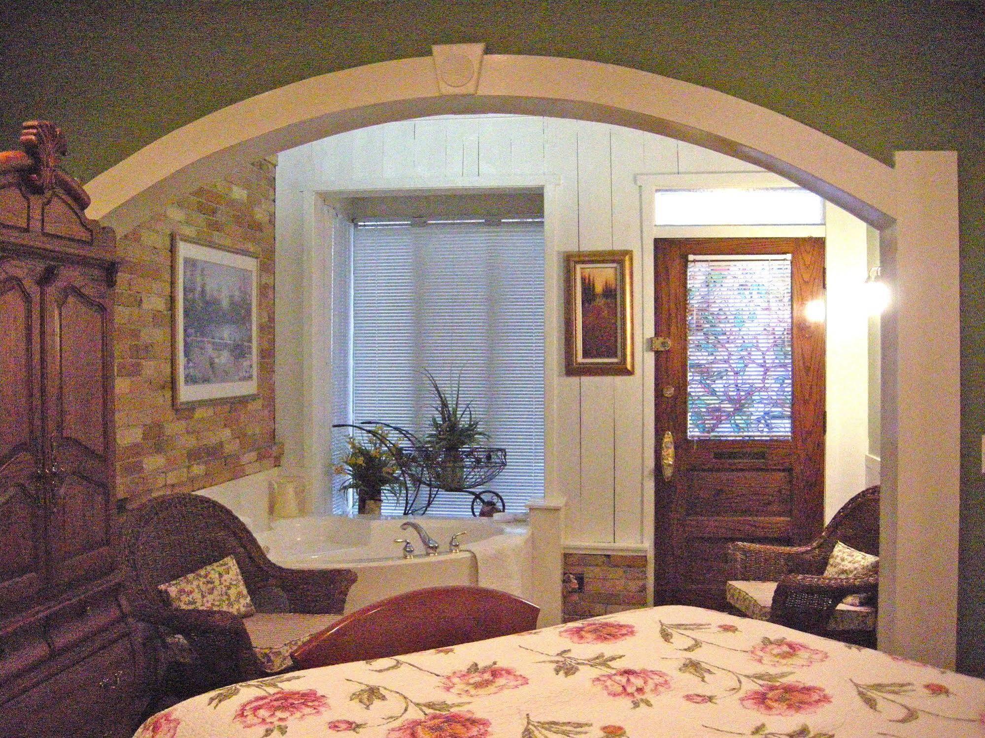 Bed and Breakfast Hines Mansion Прово Экстерьер фото
