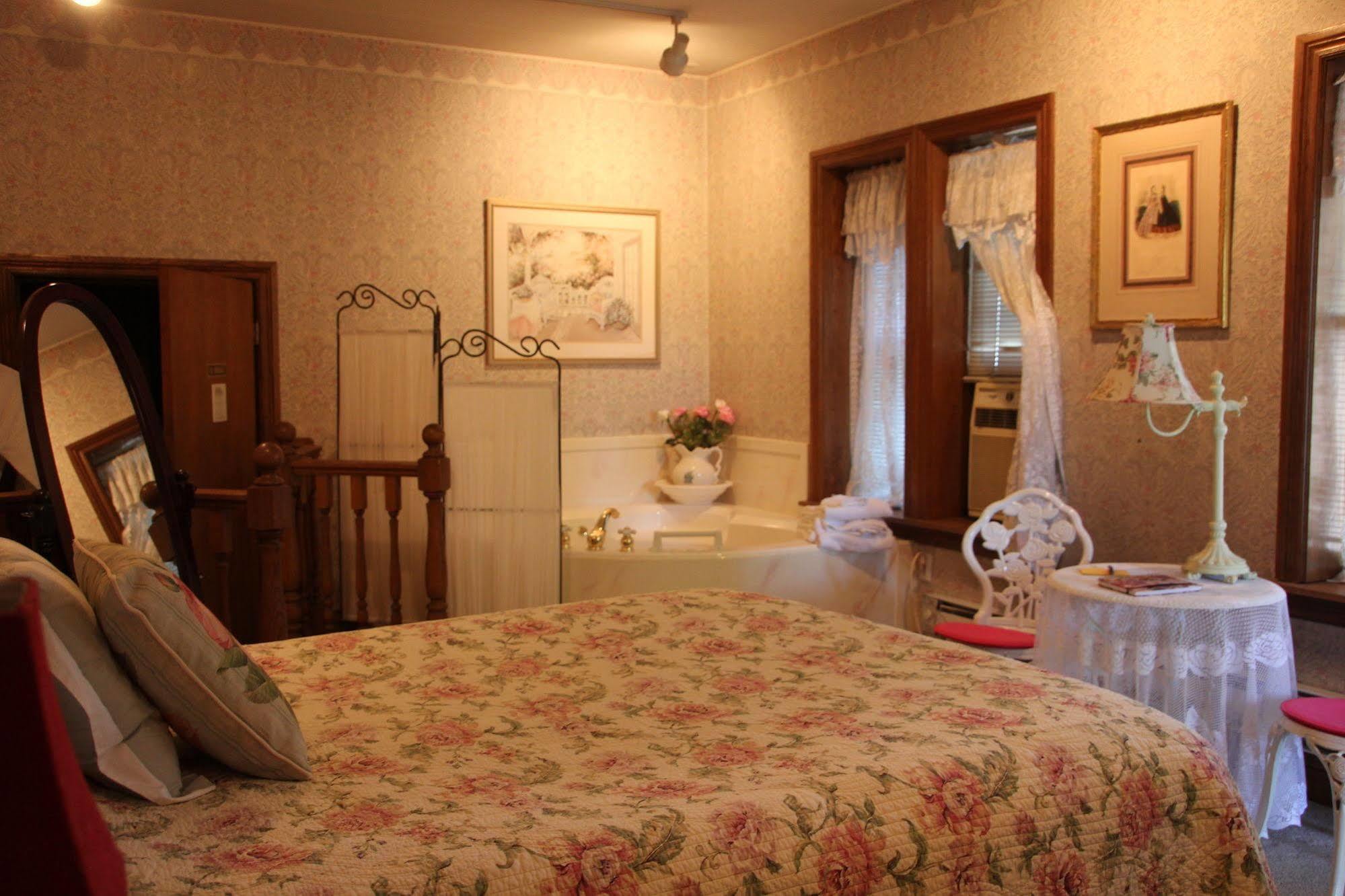 Bed and Breakfast Hines Mansion Прово Экстерьер фото