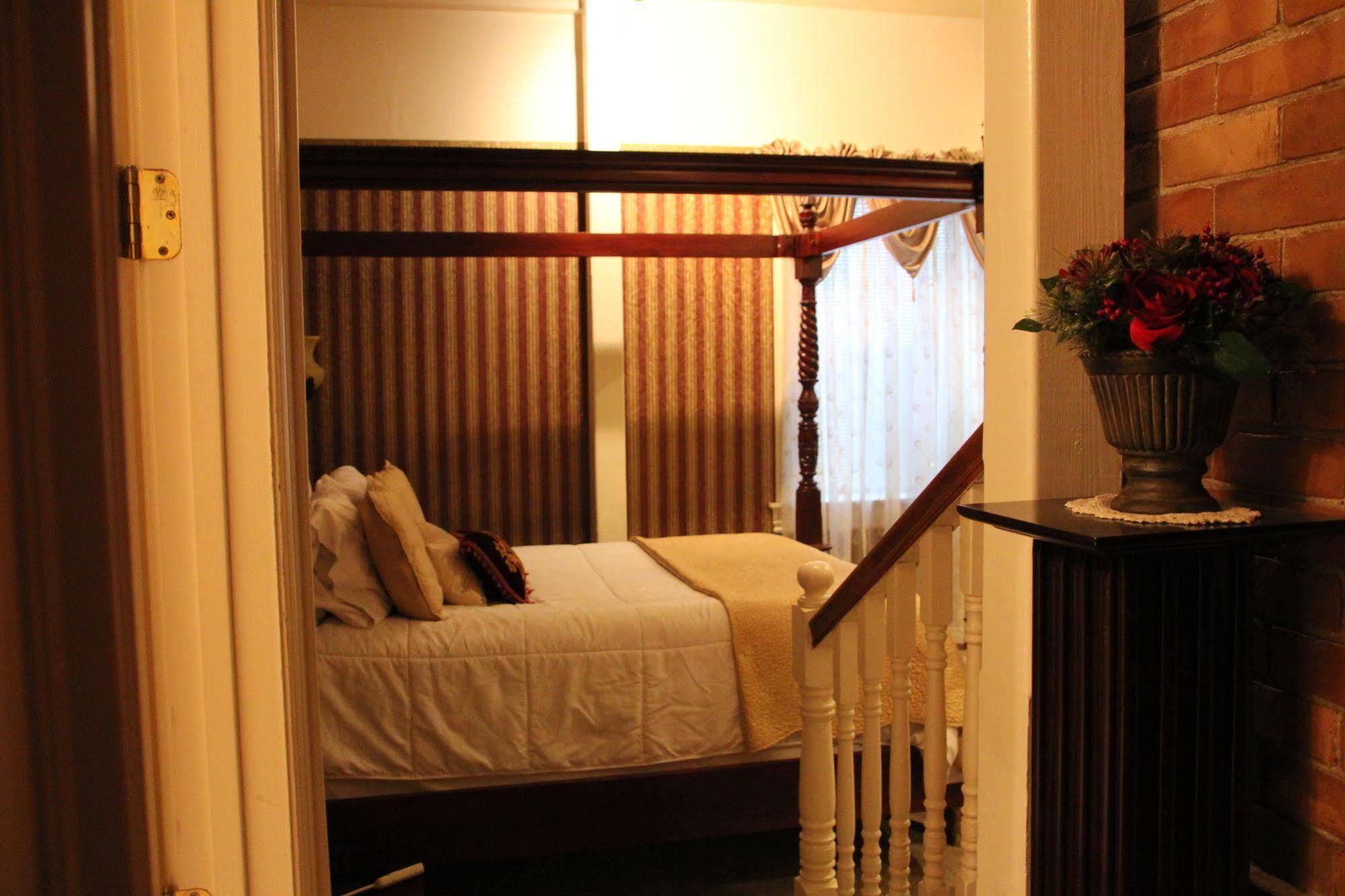 Bed and Breakfast Hines Mansion Прово Экстерьер фото