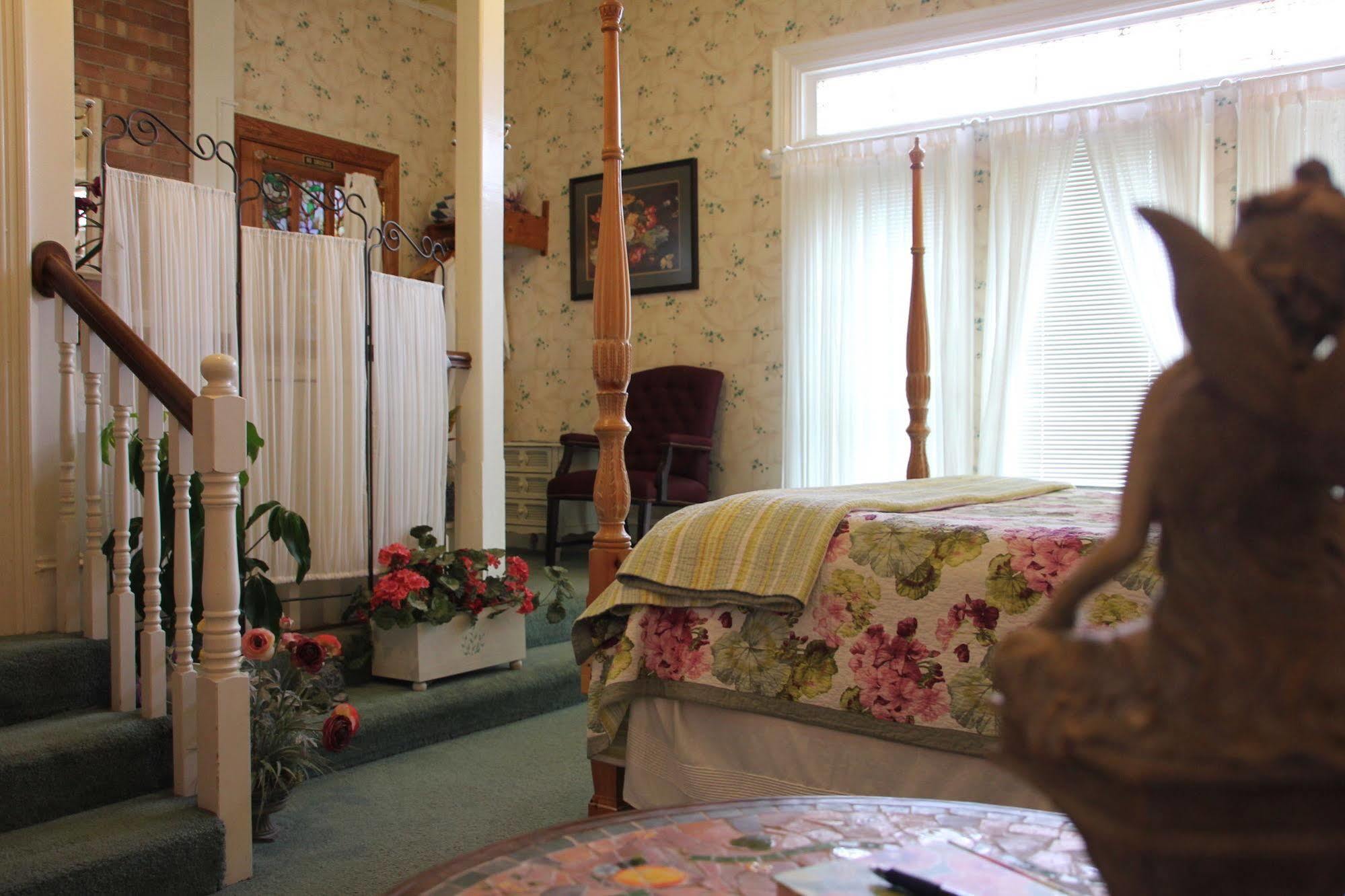 Bed and Breakfast Hines Mansion Прово Экстерьер фото