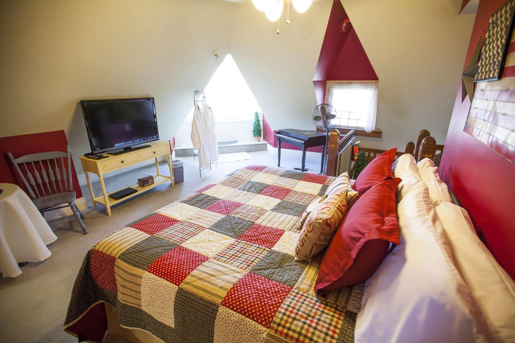 Bed and Breakfast Hines Mansion Прово Экстерьер фото